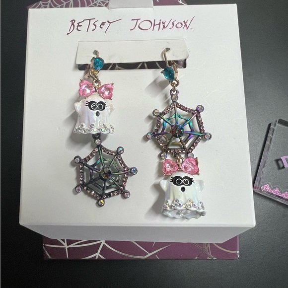 NWT Betsy Johnson Ghost & Spider Web Earrings - Picture 5 of 14
